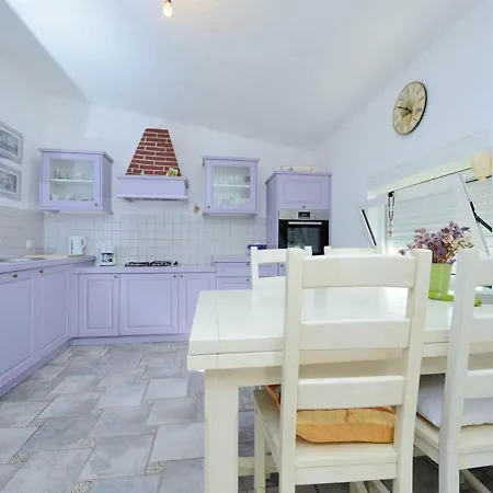 Lovely Child-friendly In Near Sea וילה