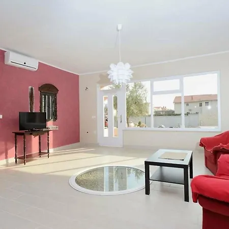 Lovely Child-friendly In Near Sea *