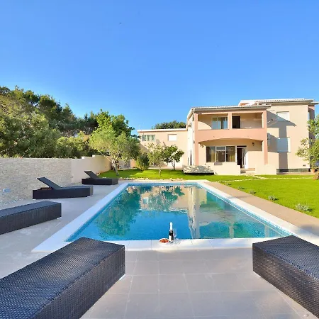Lovely Child-friendly In Near Sea *