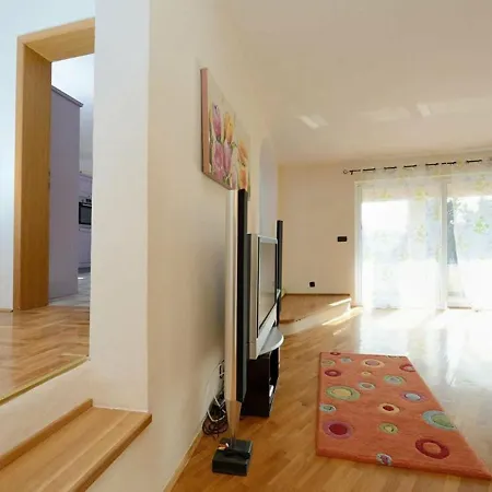 Lovely Child-friendly In Near Sea Villa Vir