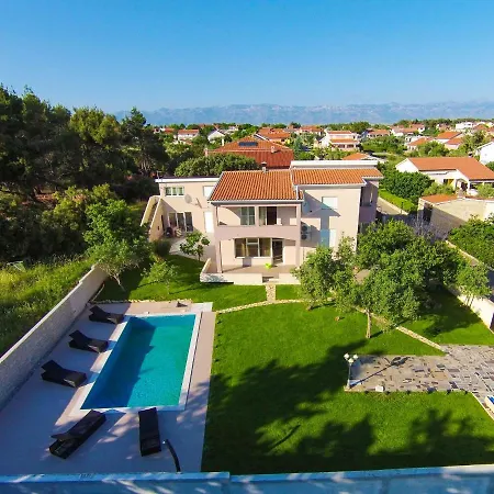 Lovely Child-friendly In Near Sea Vir