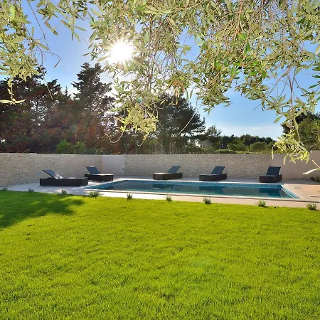 Lovely Child-friendly In Near Sea Villa Vir