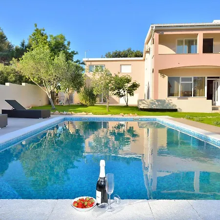 Lovely Child-friendly In Near Sea Villa